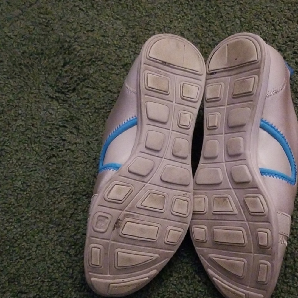 Shoes - Picture 2 of 3